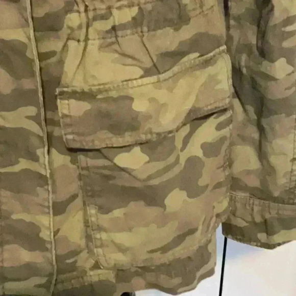 COPY - Universal Thread Camouflage Jacket in Size Medium - Picture 3 of 9